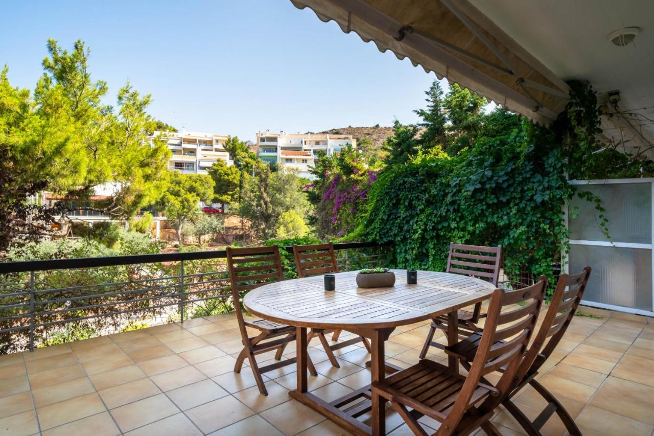 Vouliagmeni Honeymoon Athen
